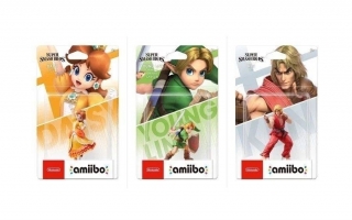 De Daisy-amiibo is samen met de Jonge Link en Ken-amiibo uitgekomen in de <a href = https://www.mariowii-u.nl/Wii-U-spel-info.php?t=Super_Smash_Bros_for_Wii_U>Super Smash Bros</a>.-lijn.