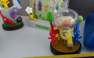 Deze Olimar-amiibo komt niet alleen. Zelfverzekerd stappen 3 onverschrokken <a href = https://www.mariowii-u.nl/Wii-U-spel-info.php?t=Pikmin_3>Pikmin</a> mee.